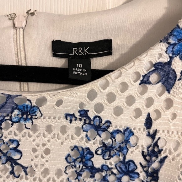 R&K Floral Lace Dress Bell Sleeve White‎ Blue Party Cocktail Size 10 - Picture 2 of 6
